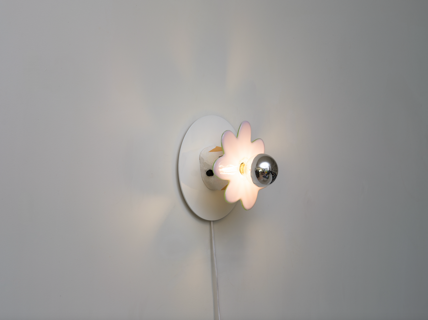 JAMES HERMAN SCONCE (white/pink) 004
